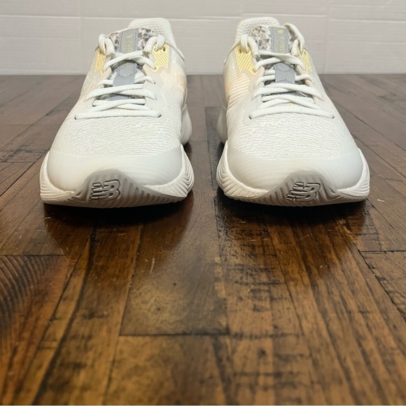 New Balance FuelCell Shift TR White Light
Aluminum with reflective panels 8.5 - Picture 11 of 11